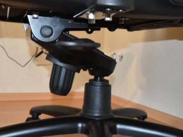 tilt control mechanism
