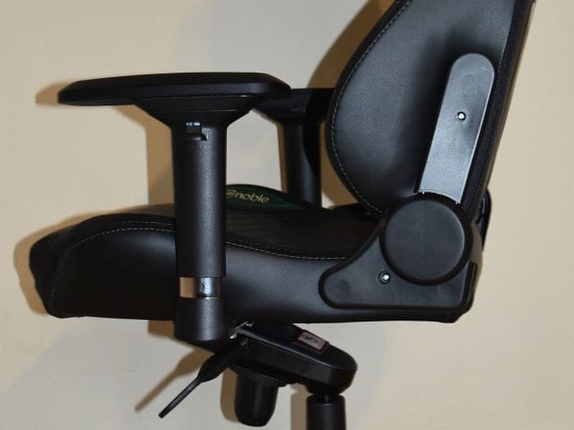 4D adjustable armrests